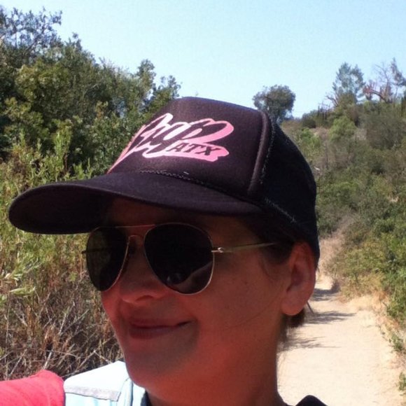 Meet your Posher, Nina - Picture 2 of 2